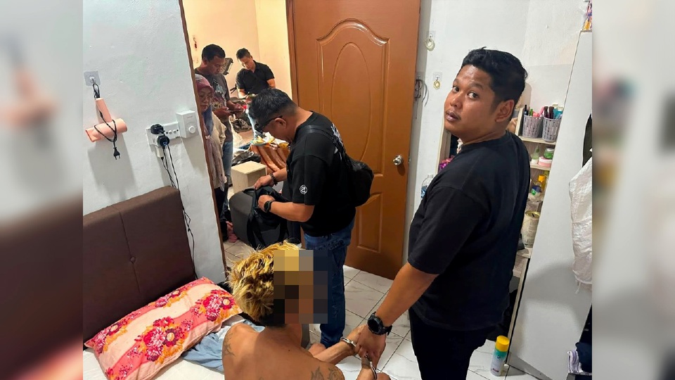 Suami isteri disyaki edar dadah ditahan, syabu dirampas