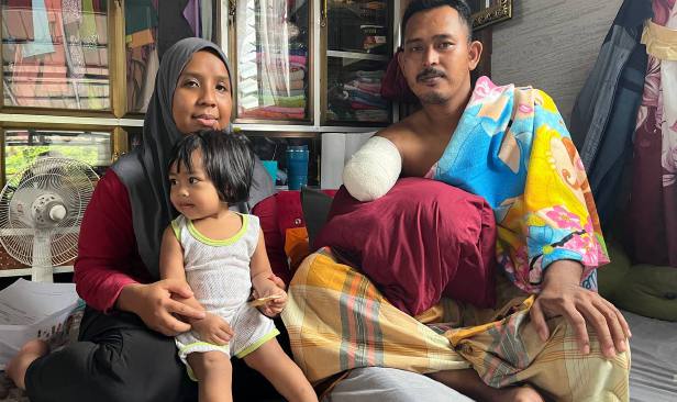 Suami hilang sebelah tangan disedut mesin kayu, isteri buntu fikir masa depan