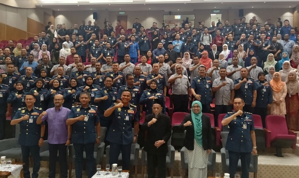 Kes tatatertib anggota bomba semakin menurun, hanya 3 dibuang kerja setakat Jun lalu  - Nor Hisham