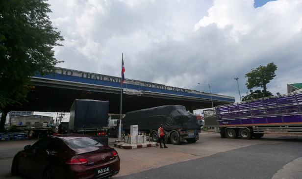Jajaran jalan baharu ICQS Bukit Kayu Hitam-CIQ Sadao lancarkan pergerakan rentas sempadan