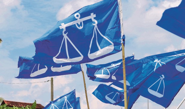 TIDAK RASMI: BN dakwa dahului kiraan undi di 43 DUN, undi tentera di Mahkota dan Tenggaroh