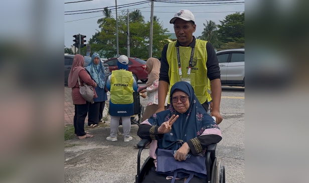 PRN Johor: Pengundi mula keluar selepas cuaca kembali cerah