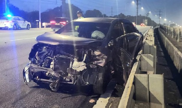 Kereta putih langgar lari Bezza terbabas, penumpang wanita maut