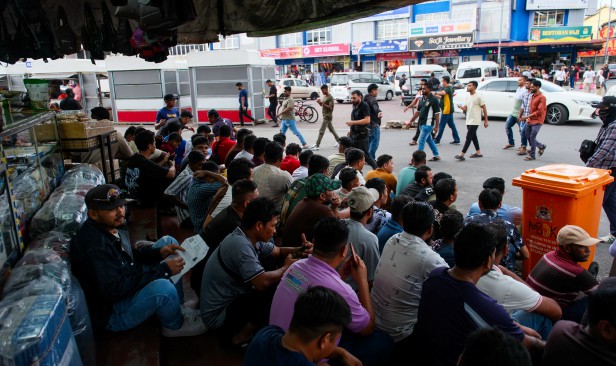 Ops Mega: Imigresen periksa lebih 1,000 warga asing di Hentian Klang hari ini