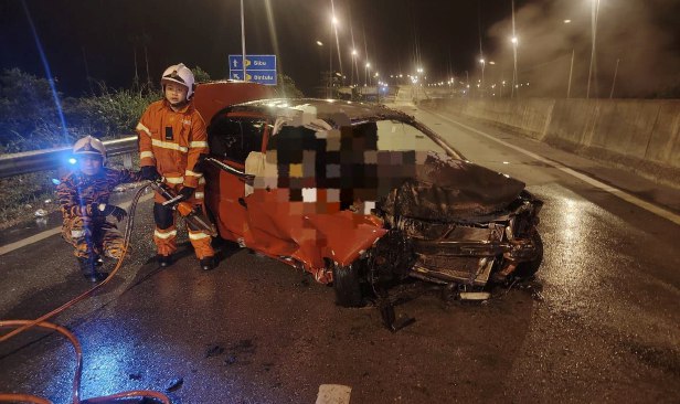 Wanita rentung terperangkap dalam kereta terbakar di Sarawak