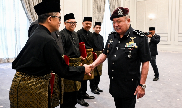 Agong terima watikah pelantikan enam ketua perwakilan asing ke Malaysia