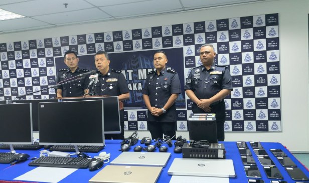 Banglo sarang 'scam' diserbu, 21 warga China ditahan