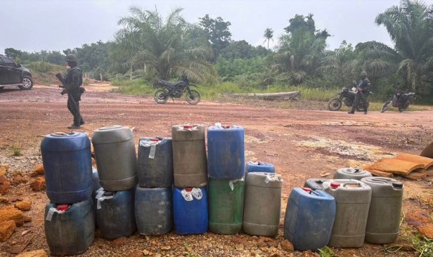 Thailand rampas 750 liter petrol bersubsidi Malaysia ditinggalkan di tebing Sungai Golok