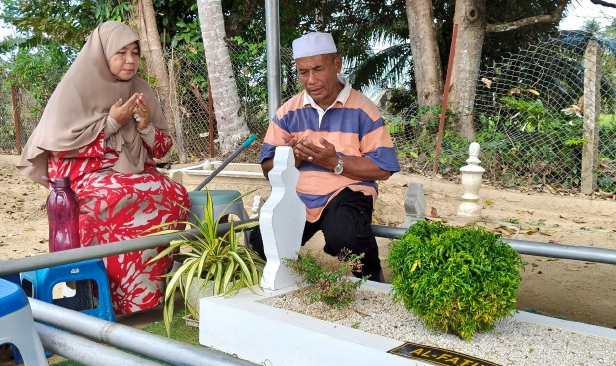 Tragedi UPSI: Ayah arwah Nurly akur suasana Aidilfitri berbeza, baju lama pengubat rindu