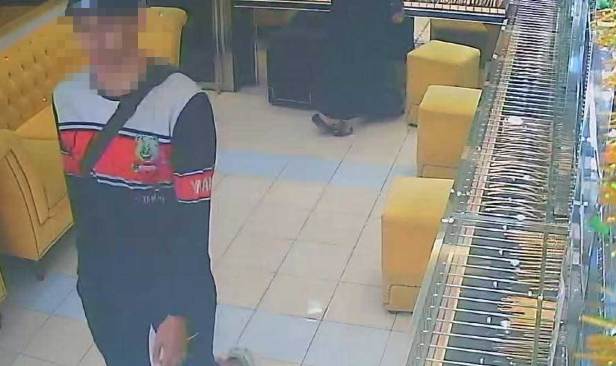 Lelaki pura-pura beli larikan barang kemas RM26,000
