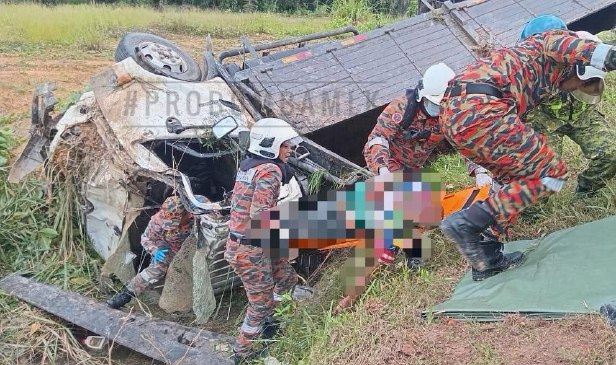 Pemandu warga emas maut tersepit lori sawit