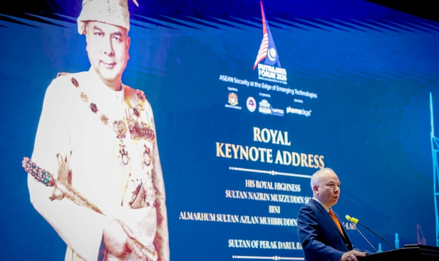 'Kesilapan bangunkan teknologi tanpa kerangka tadbir urus jelas tidak boleh diulangi' - Sultan Nazrin Shah