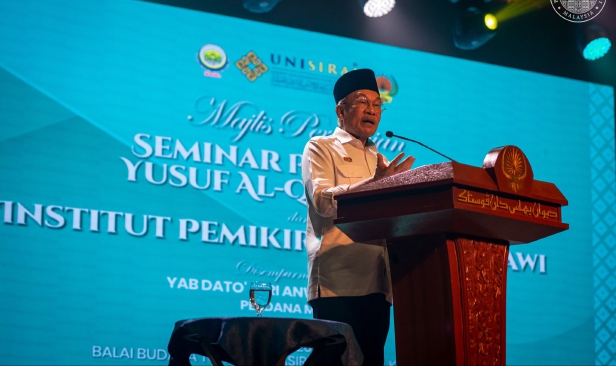 Anwar umum sumbangan RM2 juta kepada Institut Pemikiran Al-Qaradawi