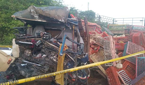 Tiga maut nahas lori rempuh treler diparkir