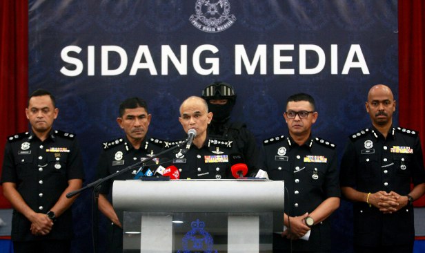 Penjenayah berputih mata gagal larikan wang dari van keselamatan