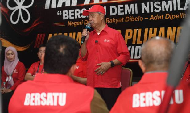 PRN NS: 'Bercakap macam budak-budak, macam kita ini sampah' – Muhyiddin bidas Khaled