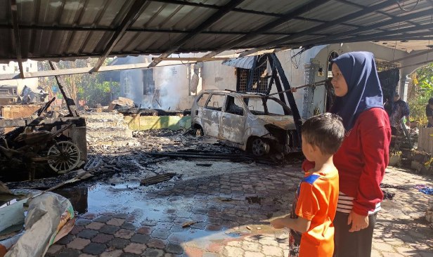 Rumah terbakar, wang tunai RM9,000 termasuk duit raya anak hangus