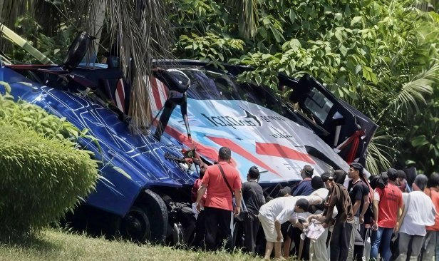 39 penumpang berdepan detik cemas, bas ekspres terbabas di Kinabatangan