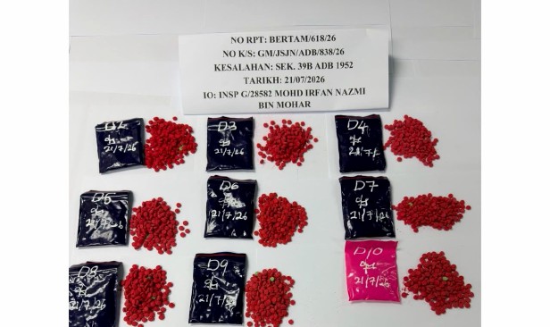 Kereta bawa 6,000 pil Yaba terbabas langgar lori ketika cuba lolos sekatan polis