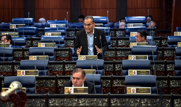 Skim insurans kesihatan sosial sukar dilaksana di fasiliti kesihatan awam - Dr Dzulkefly
