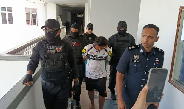 Bekas kelindan lori didakwa 6 pertuduhan melakukan rompakan bersenjata pisau di Melaka