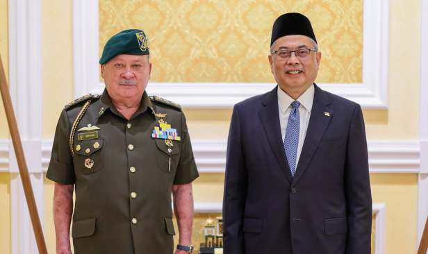 Agong terima menghadap Ketua Hakim Negara, Panglima Tentera Darat