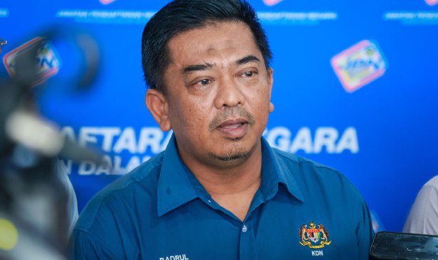 Permohonan MyKad versi baharu menggalakkan, tetapi JPN habiskan stok sedia ada dahulu