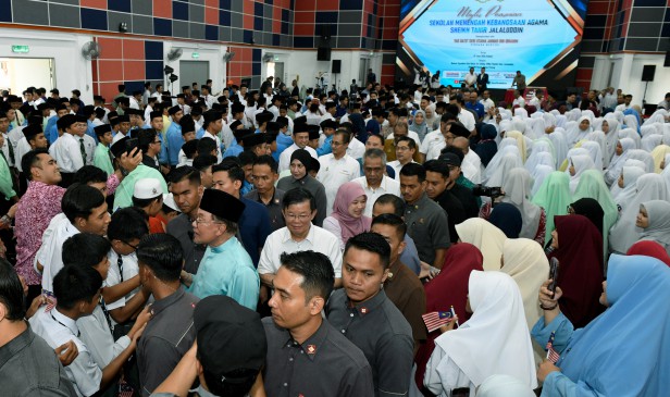 Kenyataan Sanusi tak menunjukkan sikap bertanggungjawab dalam sebuah negara merdeka hampir 70 tahun - Anwar