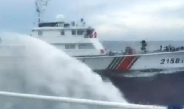 China didakwa guna meriam air terhadap kapal Filipina