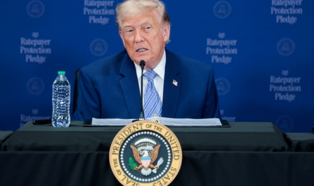 Trump tangguh serangan besar, beri ruang rundingan dengan Iran