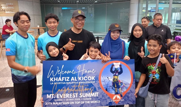 Selepas 2 bulan, pendaki Everest, Kicok selamat pulang ke pangkuan keluarga