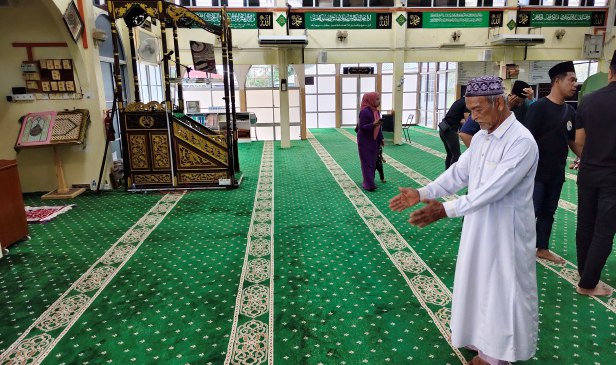 Siak rebah ketika rakaat kedua Isyak
