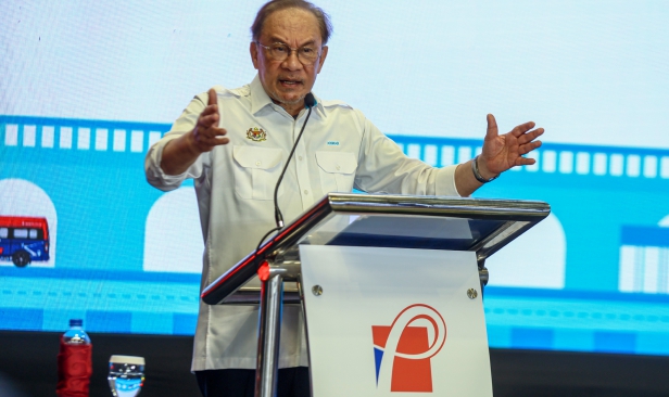 PM mahu projek perumahan rakyat dibina berdekatan LRT