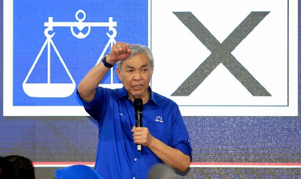 'Di Putrajaya kita berkawan, di Johor kita berlawan' - Zahid Hamidi