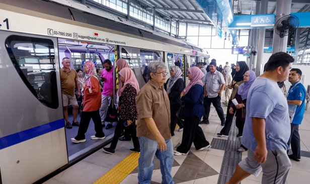 Operasi LRT3 bermula, penumpang harap akses OKU dipertingkat, tambah gerabak
