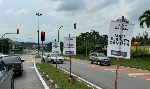 PRN Johor: 'Maaf. Beristeri dan setia' curi perhatian pengundi DUN Panti
