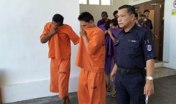 Bekas jurutera IT dan rakan didakwa miliki dadah dan 12 MyKad palsu