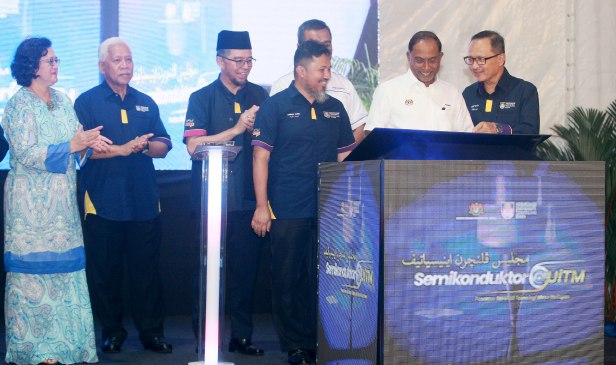PRN Johor: 'Kita tak pandai untuk maki hamun itu dan ini atau tabur fitnah...' - Zambry