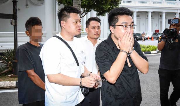Tiga warga China mengaku salah berjudi didenda RM5,000