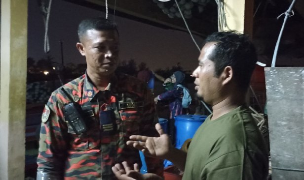 'Pegang abang ni jangan lepaskan, saya nak berenang cari bantuan' - tekong bot