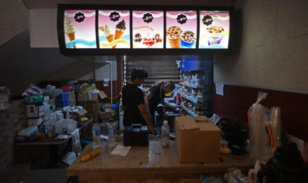 McDonald's, stesen bas diubah suai menjadi klinik gempa bumi Venezuela