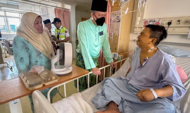 TPM lawat jurugambar dirawat di hospital