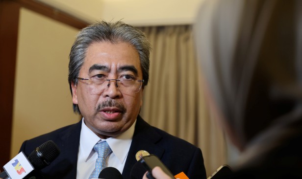 Malaysia tidak jual minyak mentah kepada negara ASEAN, masih import 400,000 tong sehari - Johari
