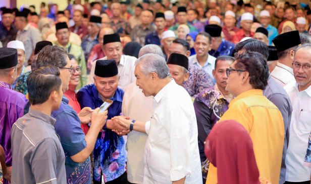 Zahid tegur parti dalam Kerajaan Perpaduan 'main' semula isu Najib, Rosmah