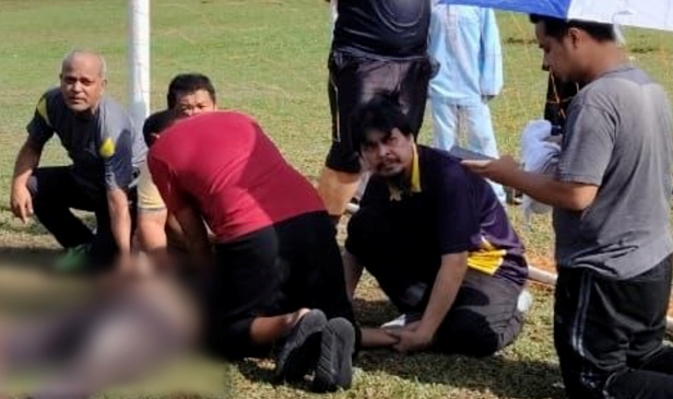 Penjaga gol rebah, meninggal dunia ketika pertandingan sepak penalti