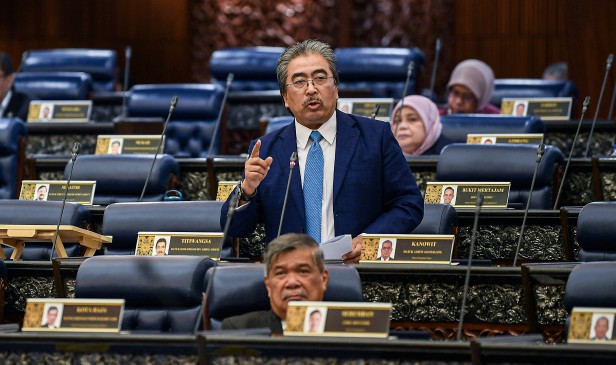 Kenaikan harga, cukai jalan EV tak jejaskan momentum mobiliti hijau negara - Johari Ghani
