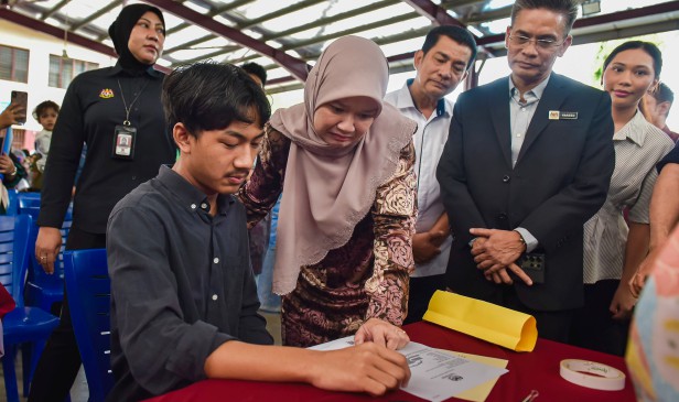 SPM 2025 rekod pencapaian tertinggi dalam 5 tahun, meskipun kohort pertama tak duduki PT3, UPSR - Fadhlina
