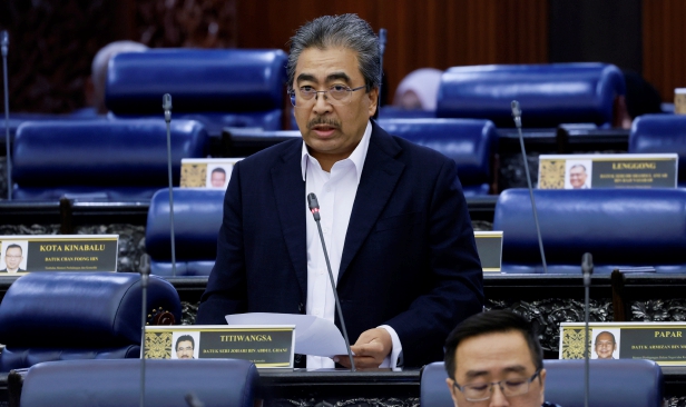 Eksport halal negara RM68.52 bilion, Malaysia ada asas kukuh kekal peneraju industri hala global - Johari Ghani