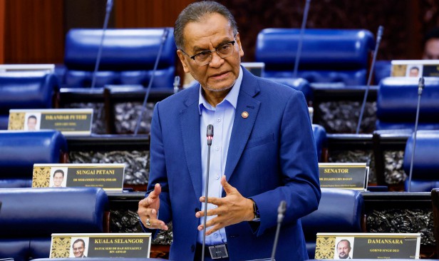 Pengambilan doktor warga asing sudah lama dibenarkan, namun tertakluk kawal selia, syarat ketat - Dr Dzulkefly