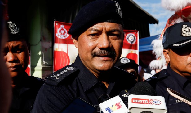 4 lelaki promosi pelaburan tak wujud sasar warga Singapura ditahan